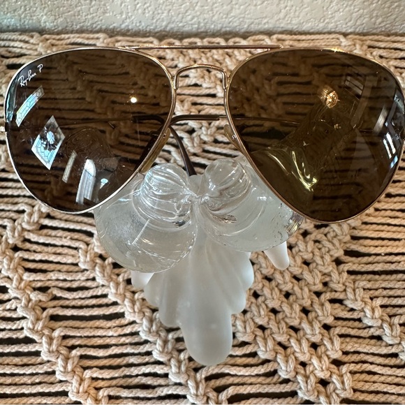 Ray Ban Polarized Classic Gold Framed Aviator Sunglasses - Picture 8 of 14